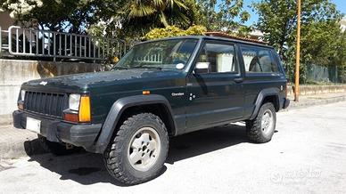 Disponibili ricambi Jeep Cherokee Xj.