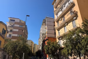 5 LOCALI A NAPOLI