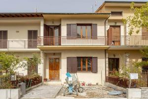 Casa indipendente di 191 m² con più di 5 locali a 