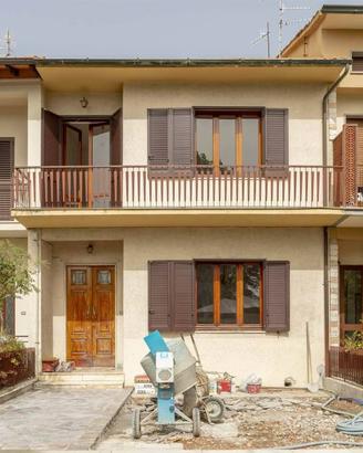 Casa indipendente di 191 m² con più di 5 locali a 