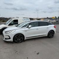 DS 5 Hybrid 4x4 Chic