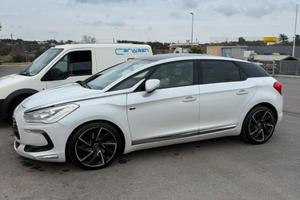 DS 5 Hybrid 4x4 Chic