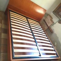 Letto matrimoniale con cassettone 