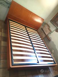 Letto matrimoniale con cassettone 