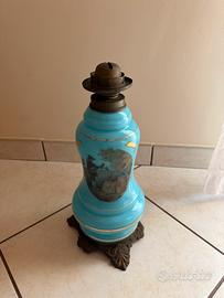 Lume a petrolio in opalina azzurra fine XIX secolo