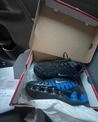 Nike shoks