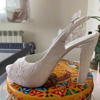 Scarpe bianche in pizzo da sposa
