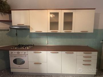Cucina componibile – completa di elettrodomestici