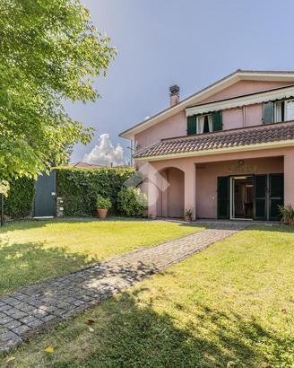 VILLA SINGOLA A CAPRAROLA