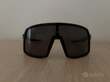 Oakley sutro small