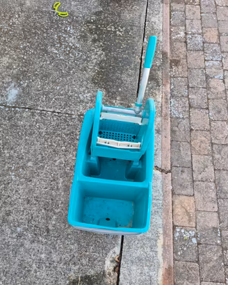 Carrelli professionali per pulizie - singoli e dop