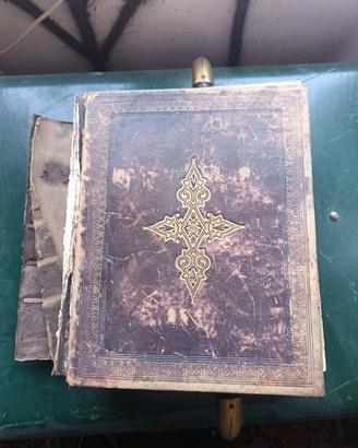 Bibbia vittoriana ricca, di incisioni 