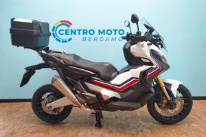 Honda X-ADV 750 con livrea Tricolour HRC