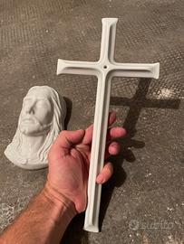Gesu croce ceramica bianca Arte sacra defunti
