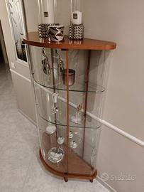 Vetrina d'arredo, esposizione con luce 