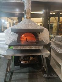 forno legna frigo e postazione pizzeria 