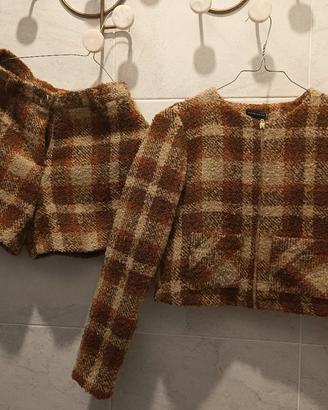  completo di giacca e shorts.