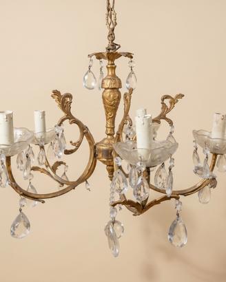 Lampadario in metallo dorato e cristallo