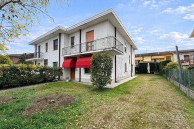 Villa di 120 m² con 4 locali e box auto a Poggio R