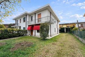 Villa di 120 m² con 4 locali e box auto a Poggio R