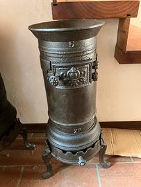 Antiche stufe in ghisa decorate – anche in coppia