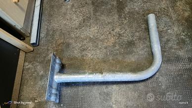 staffa per antenna parabolica