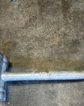 staffa per antenna parabolica