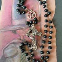 collana rosario gotico con croce e  teschio