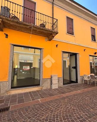NEGOZIO A LEGNANO