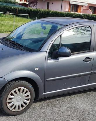 Citroen C3 auto grigia