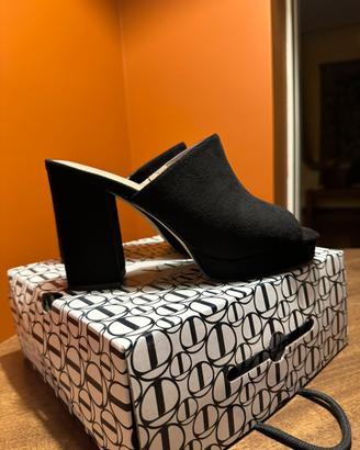 Scarpa con tacco