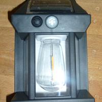 Lampada da parete con interazione solare
