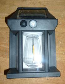 Lampada da parete con interazione solare