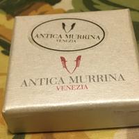 Collanina con ciondolo in vetro di Murano