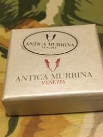 Collanina con ciondolo in vetro di Murano