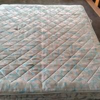 letto matrimoniale con materasso 