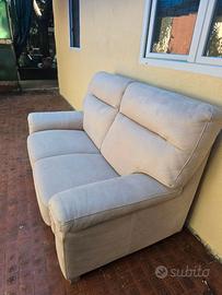 DIVANO PER CASA COLOR BEIGE