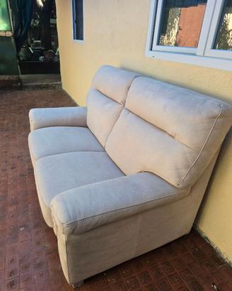 DIVANO PER CASA COLOR BEIGE