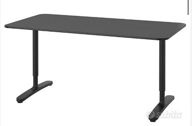 Scrivania BEKANT di IKEA