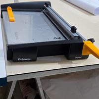 Taglierina Fellowes Professionale per carta 