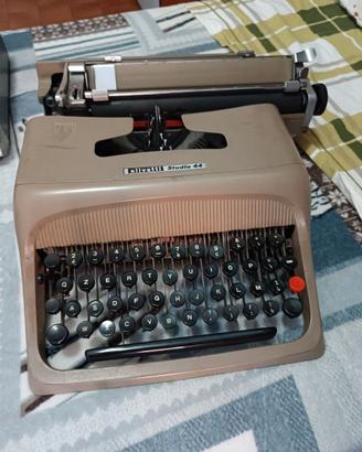 Macchina da scrivere Olivetti studio 44