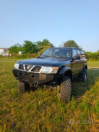 Paraurti anteriore uso gravoso Nissan Patrol