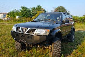Paraurti anteriore uso gravoso Nissan Patrol