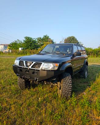 Paraurti anteriore uso gravoso Nissan Patrol