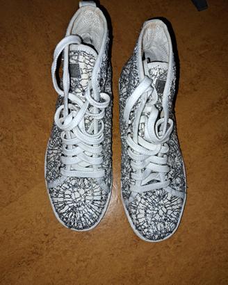 Sneaker Panchic in pizzo macramè laminato argento 