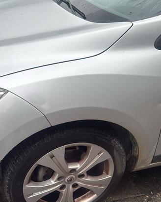 Parafango anteriore sx R17 RENAULT MEGANE III 2011