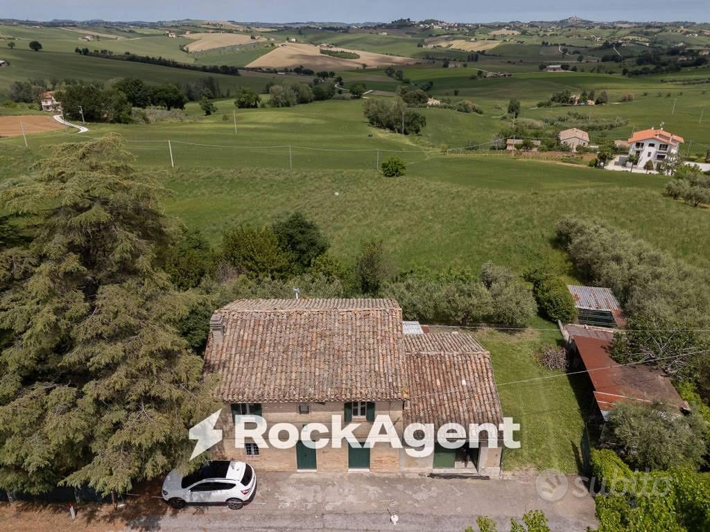 Rustico / Casale di 300 m² con più di 5 locali e b - Vista 3