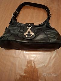 Borsetta in pelle nera.
