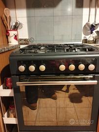 Cucina a libera installazione Hotpoint Ariston