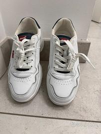 Scarpe levis